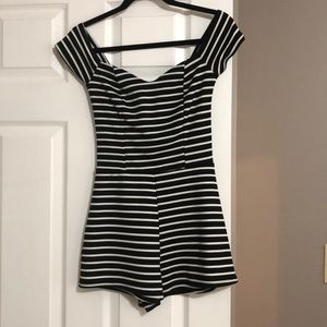 Off shoulder striped romper